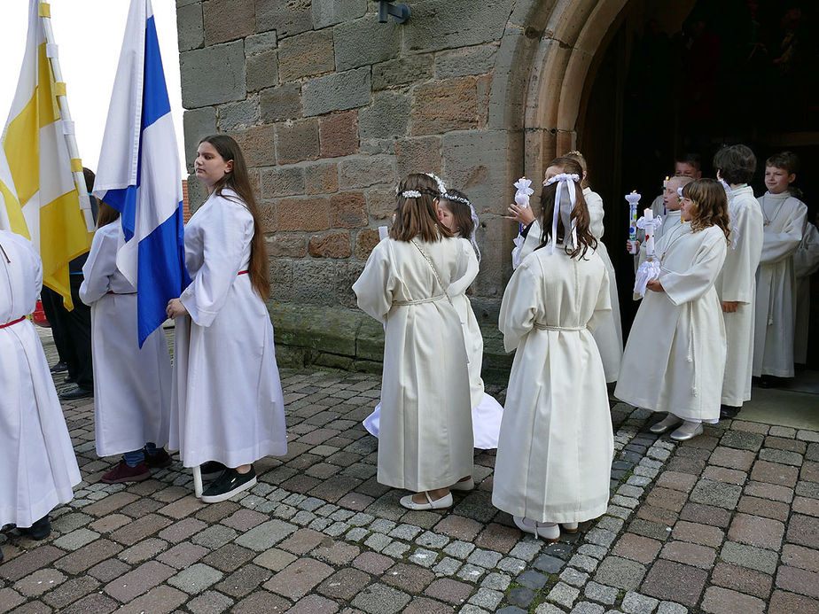 Feier der 1. Heiligen Kommunion in Sankt Crescentius (Foto: Karl-Franz Thiede)